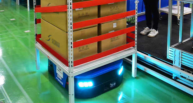 倉庫サービス:自動化設備の導入で作業を効率的に処理:棚搬送ロボット