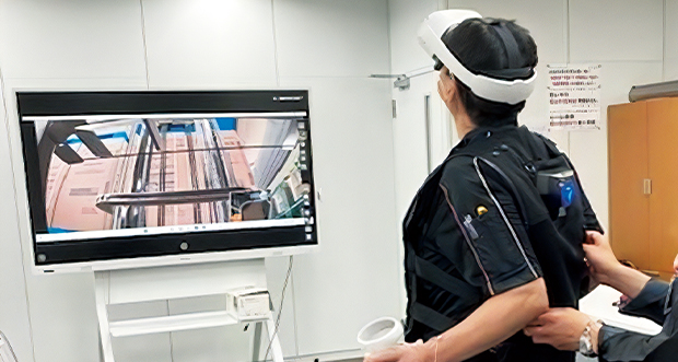 現場のリアルな状況を再現。VR教育なら失敗を体験して記憶に残せる。